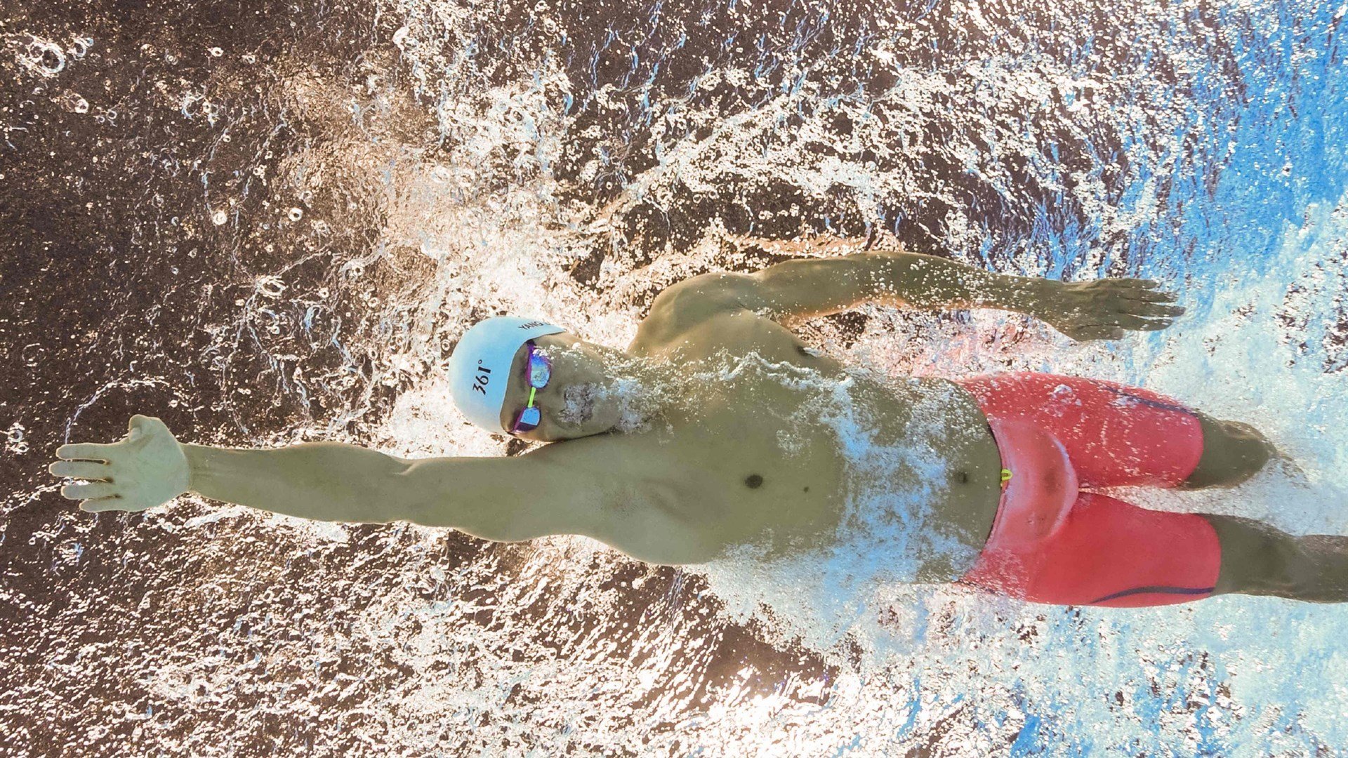 KAIYUN 中国大陆-_极光滑雪大赛：在彩色光辉中驰骋_，滑雪看极光